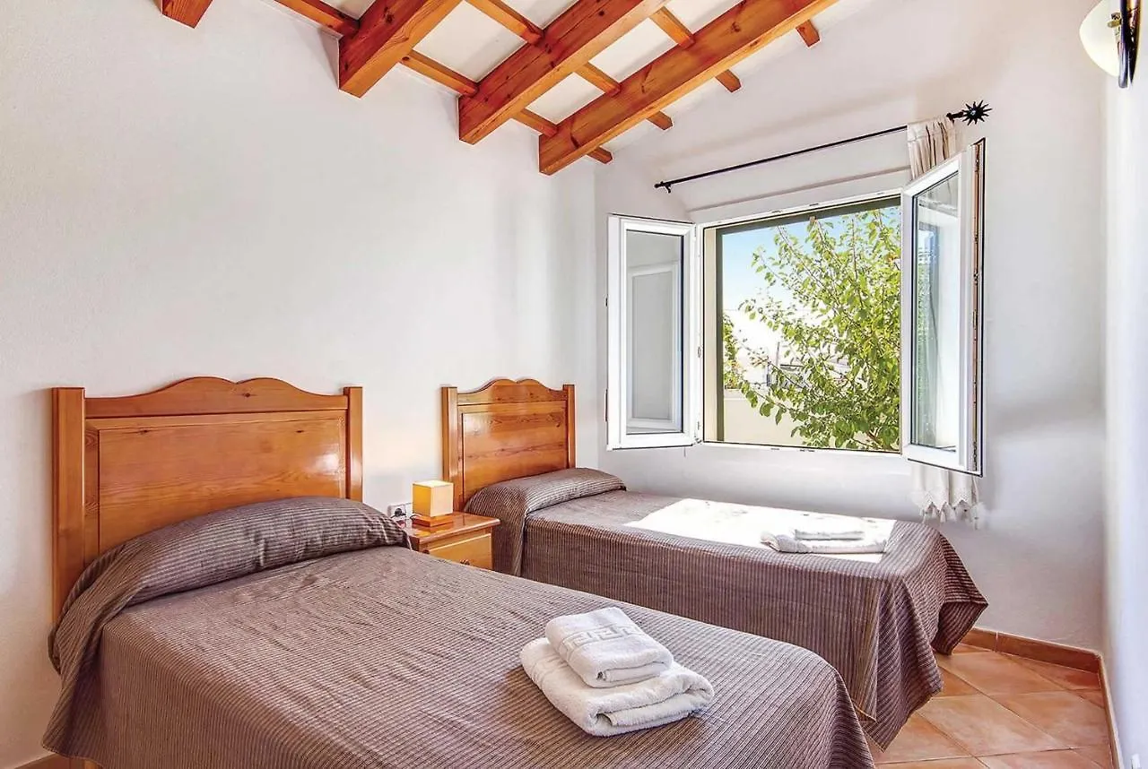 Ingrid Villa Cala'n Porter
